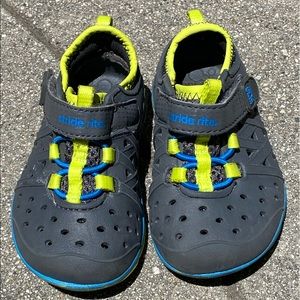 stride rite made to play sz 4